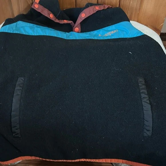 Cotopaxi Black and Blue Men's Sweater Size Large - Picture 2 of 3